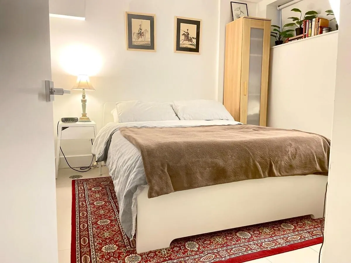 Excellent Private Suite In Bloor West Village Toronto